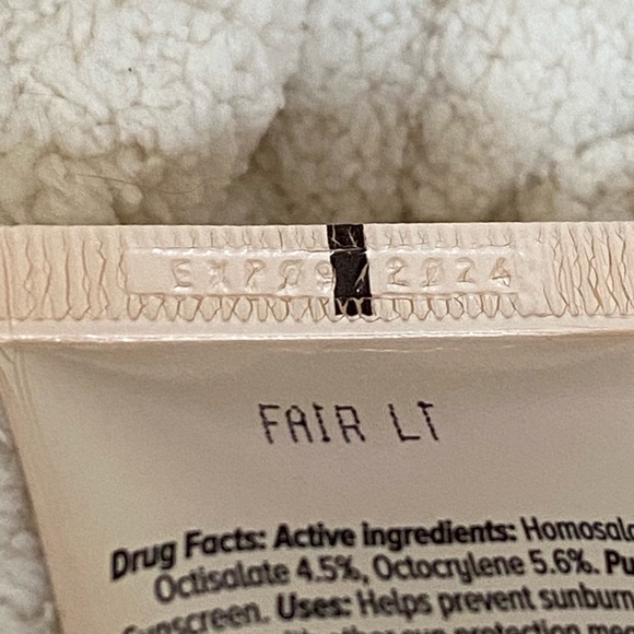 NEW it Cosmetics CC+ Nude Glow in Fair Light - Picture 7 of 7